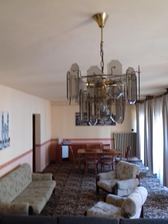 Hotel Fonix Panzio Pápa Exterior foto